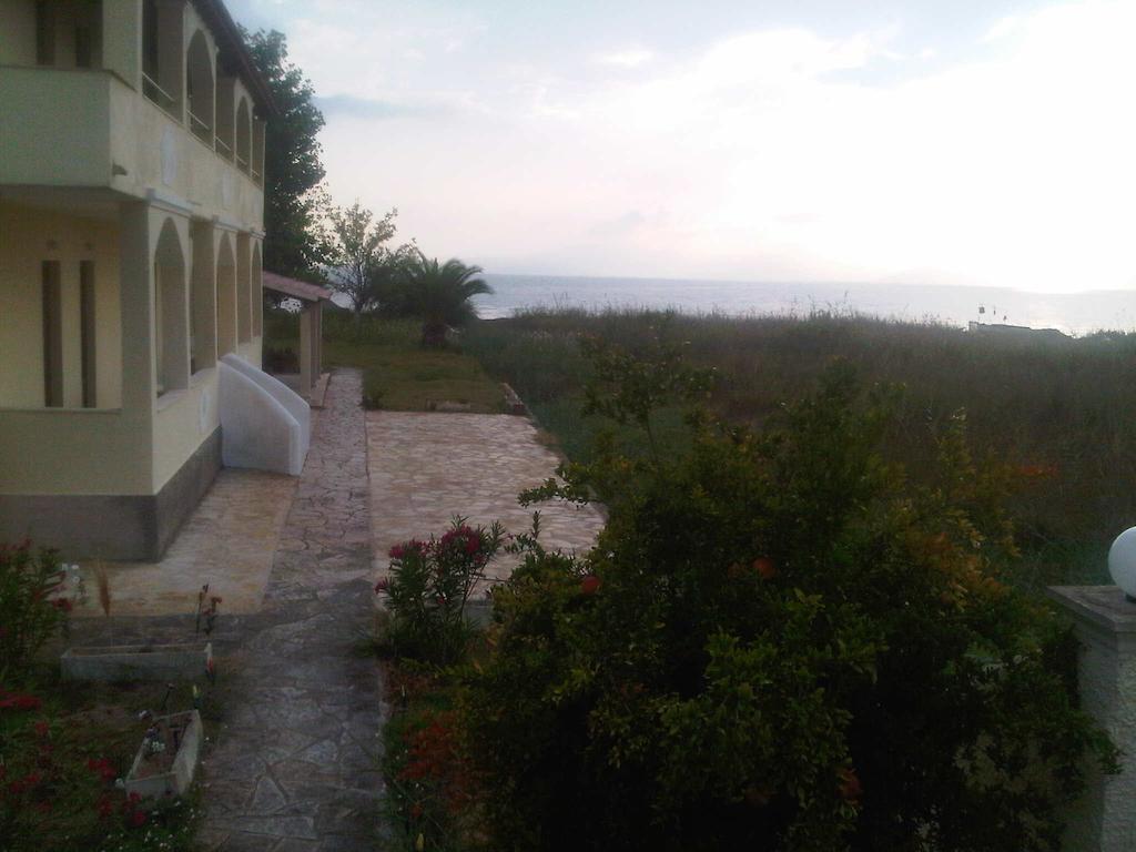 Virginia'S Beachfront Apartments Kavos Phòng bức ảnh