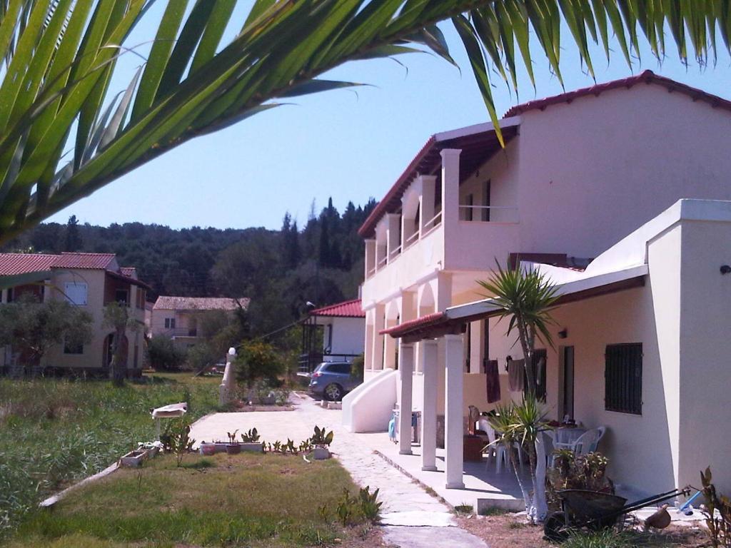 Virginia'S Beachfront Apartments Kavos Ngoại thất bức ảnh