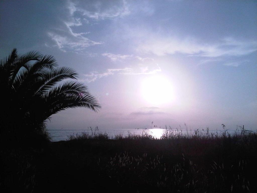 Virginia'S Beachfront Apartments Kavos Ngoại thất bức ảnh